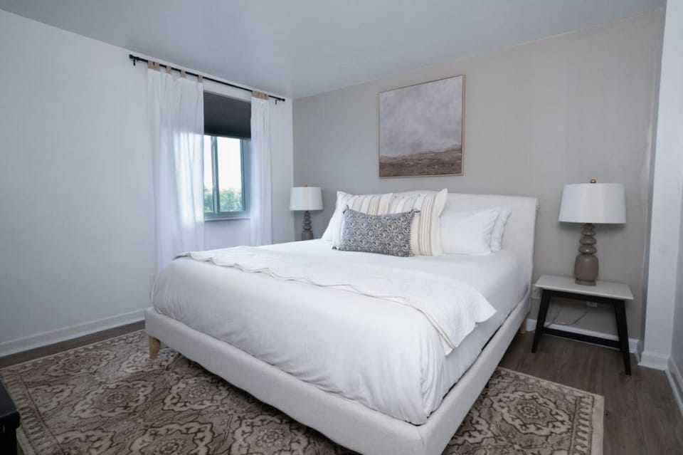 Photo of the whole room, Bedroom