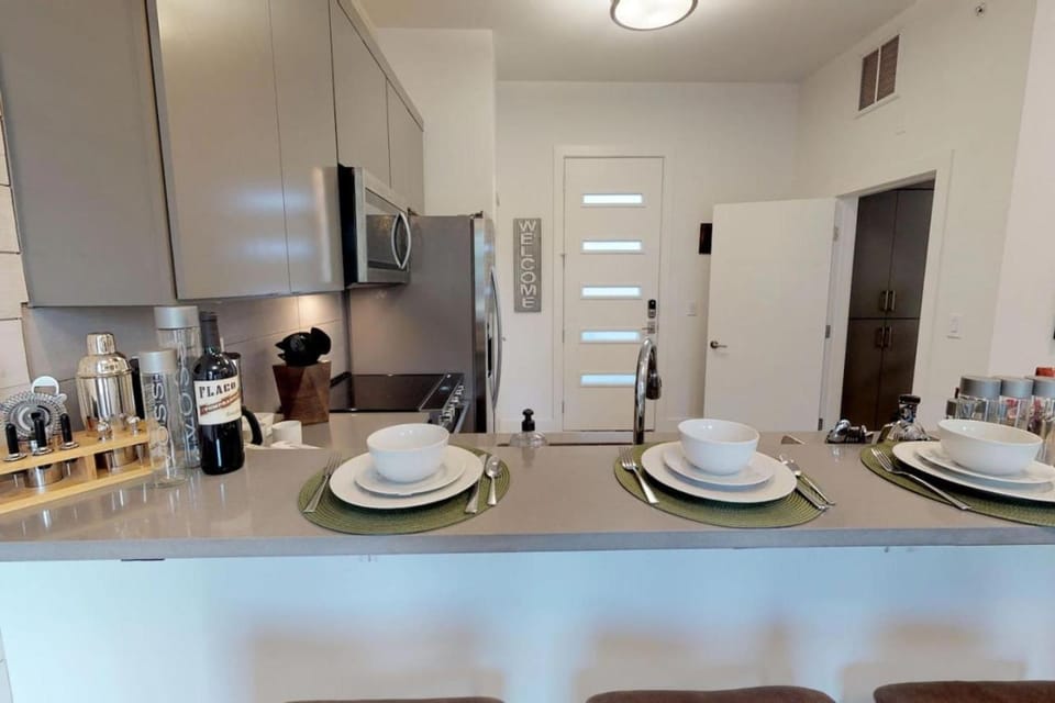 Great Location 1 Bedroom Sleeps 4 House in Nashville