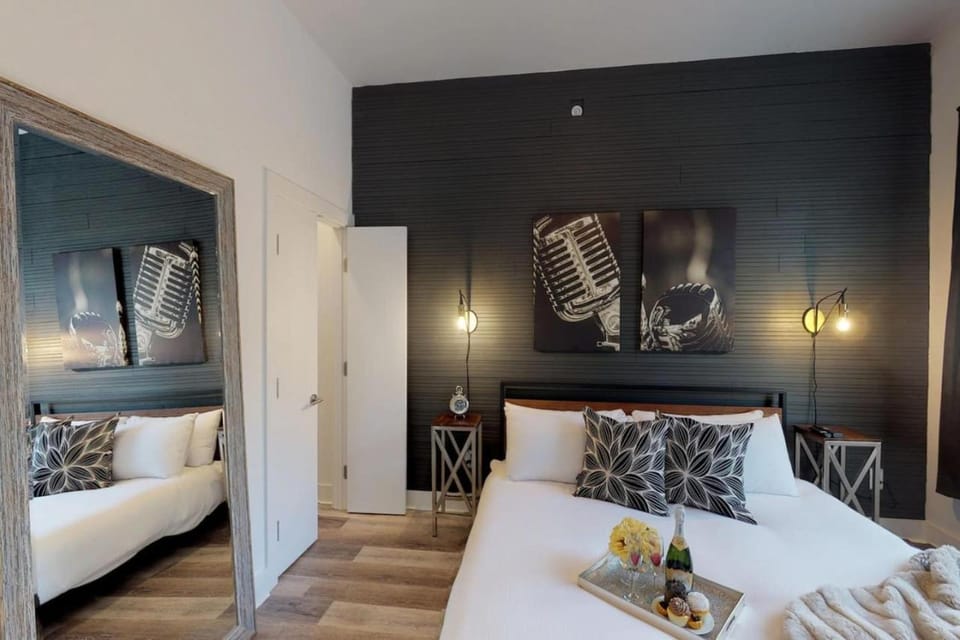 Great Location 1 Bedroom Sleeps 4 House in Nashville