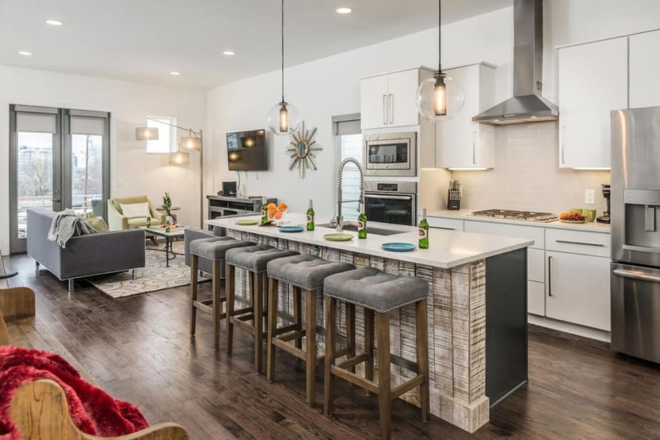 Kitchen or kitchenette, Living room, Seating area, Dining area, dishwasher, oven, stove