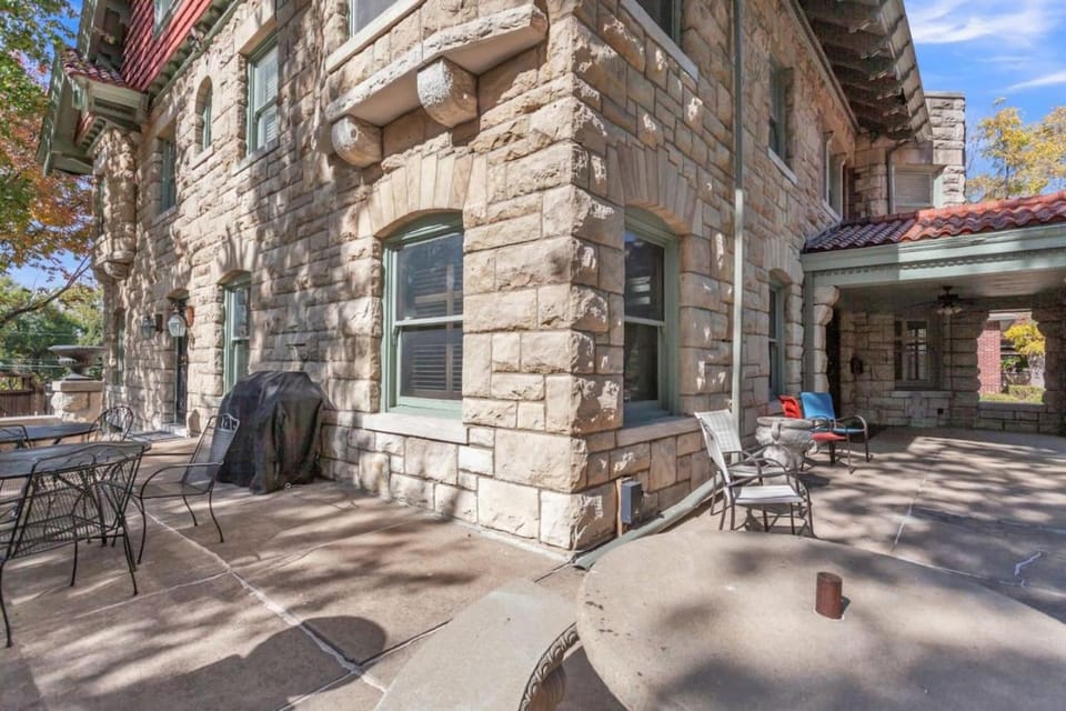 Massive 5 bedroom downtown House in Kansas City