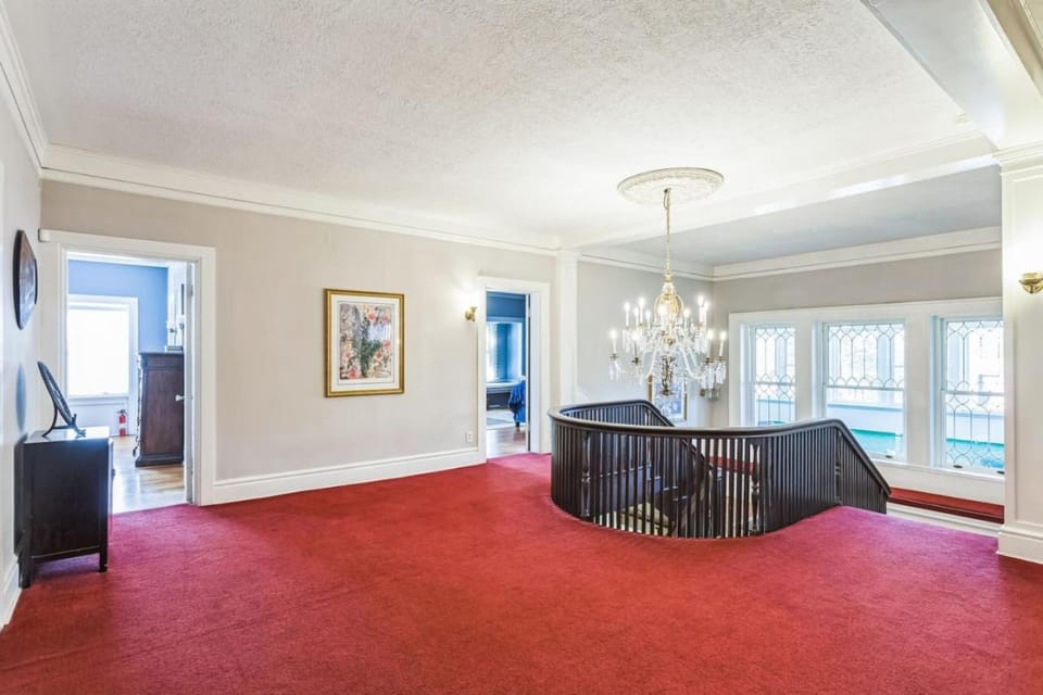 Massive 5 bedroom downtown House in Kansas City
