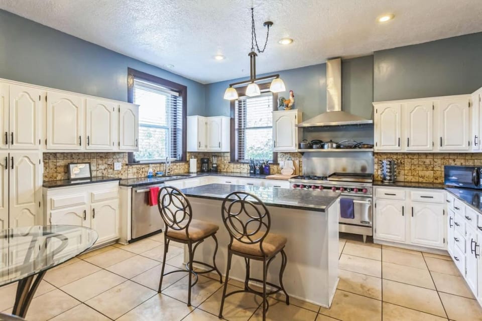 Massive 5 bedroom downtown House in Kansas City