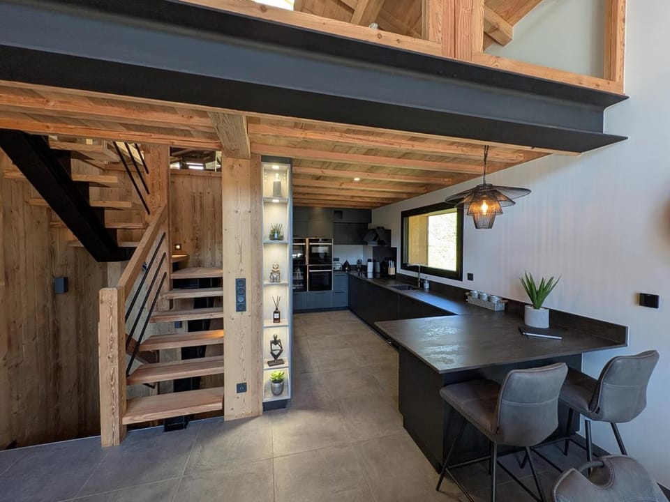 Ski Peak - Chalet Sika - Sophisticated, Relaxed Chic - 7 bedroom, 5 bathroom Chalet in Vaujany