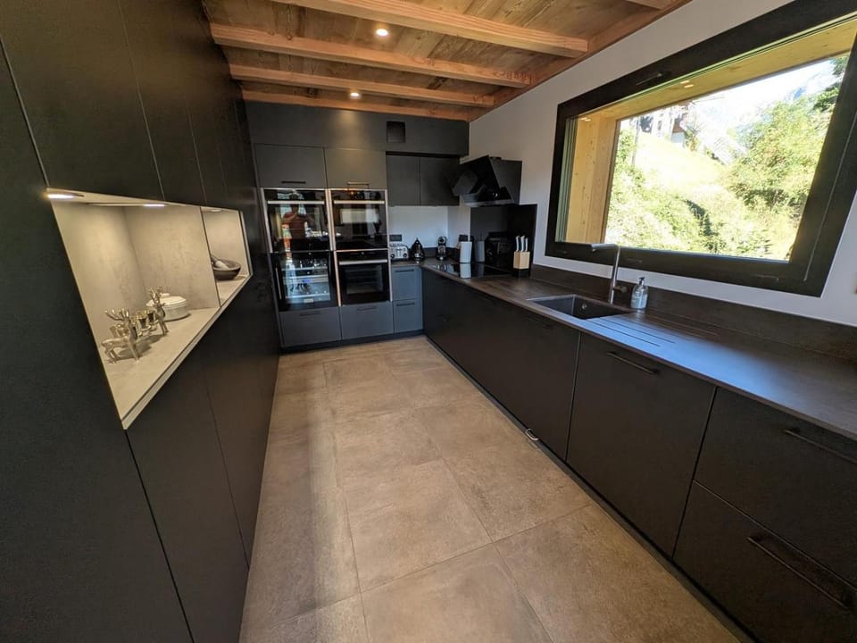 Ski Peak - Chalet Sika - Sophisticated, Relaxed Chic - 7 bedroom, 5 bathroom Chalet in Vaujany