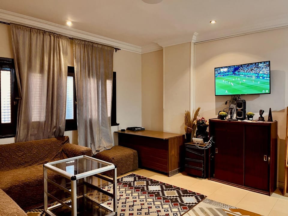 Communal lounge/ TV room, TV and multimedia, Coffee/tea facilities, Living room, Seating area, Dining area
