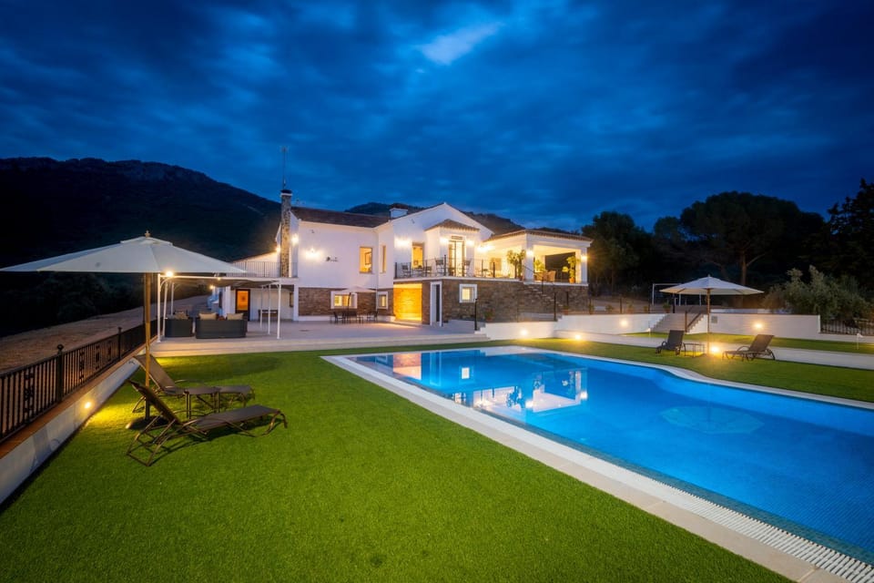 Property building, Pool view, Swimming pool, sunbed