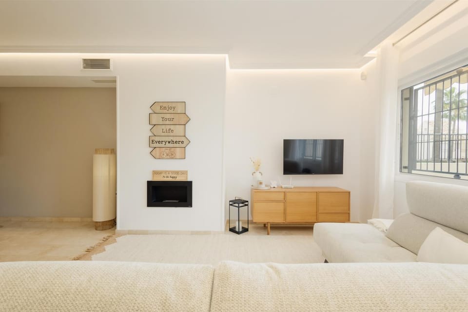 Communal lounge/ TV room, Communal lounge/ TV room, TV and multimedia, Living room, Seating area
