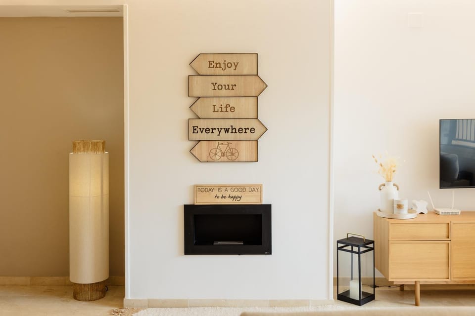 Communal lounge/ TV room, Decorative detail, Decorative detail, Text overlay