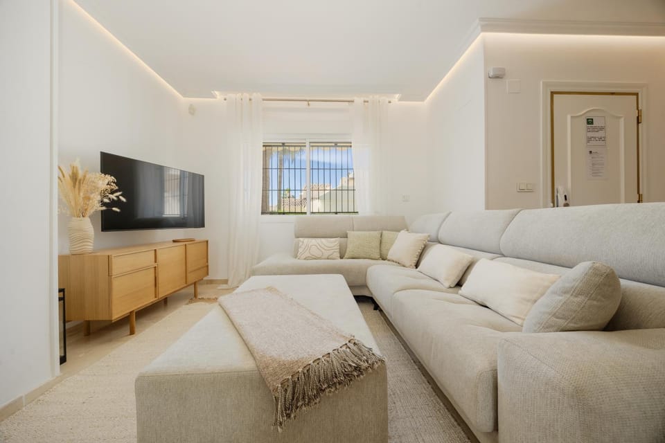 Communal lounge/ TV room, TV and multimedia, Living room, Seating area