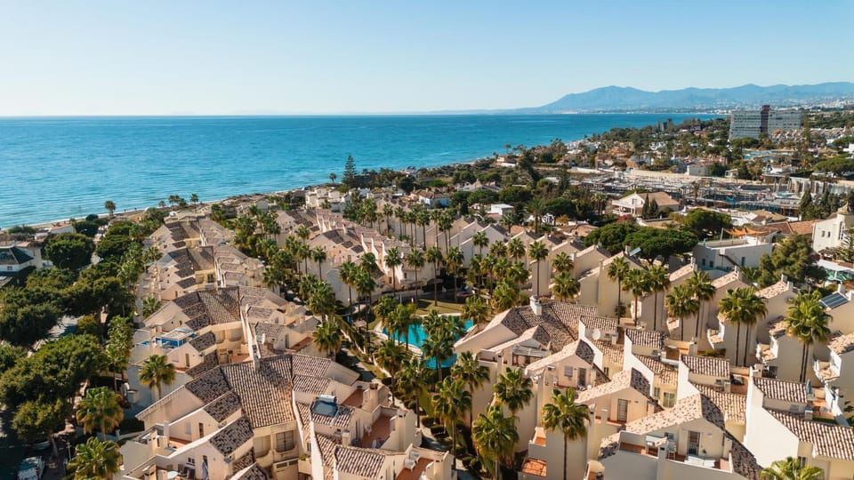 Property building, Nearby landmark, Day, Bird's eye view, Beach, Location