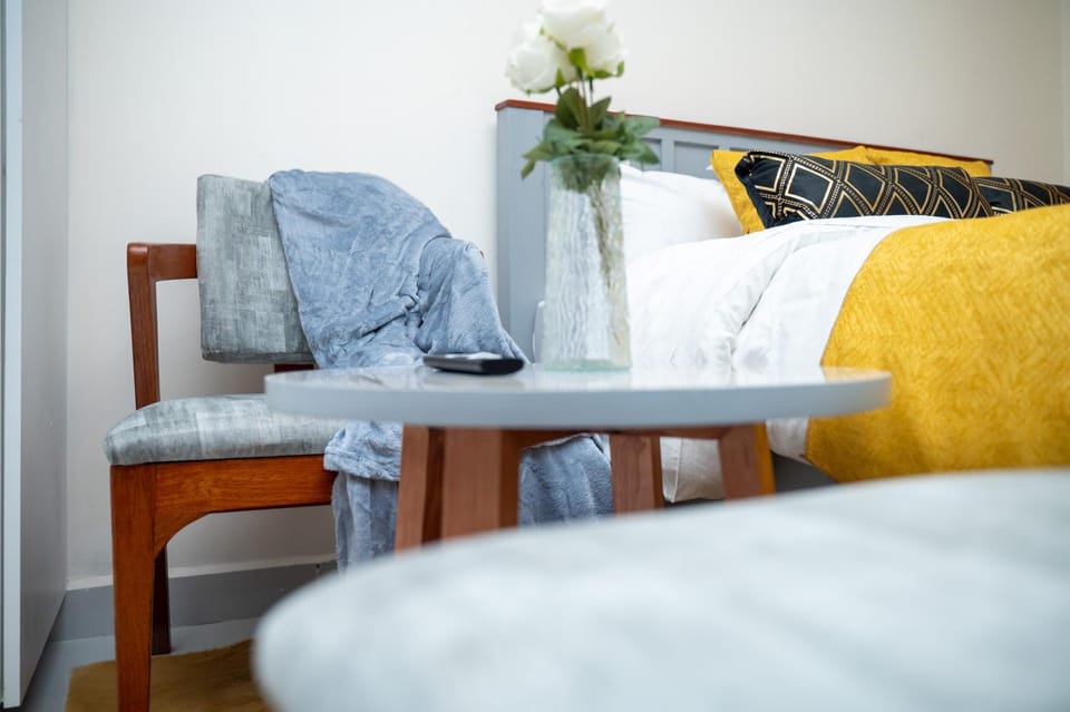 Bedroom, internet