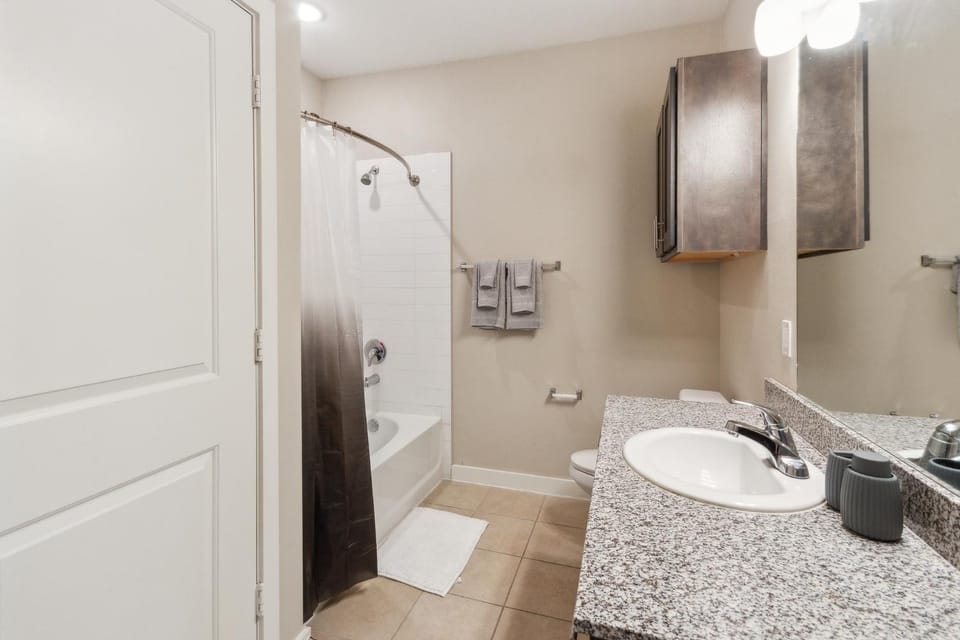C Creek 8302 I New Construction 2Bd Apt I Gated Apartment in Houston
