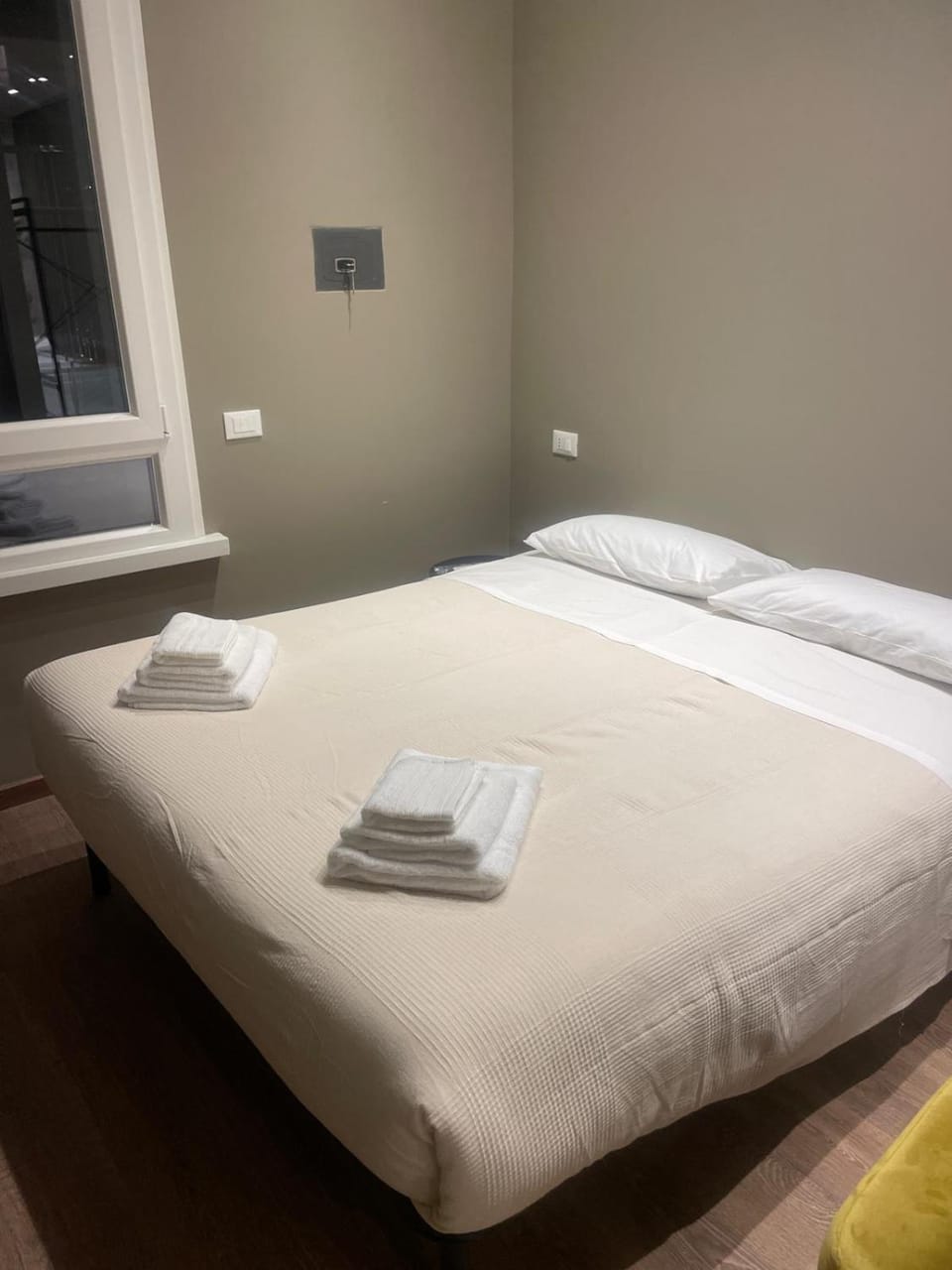 Bed, Photo of the whole room, Bedroom, towels