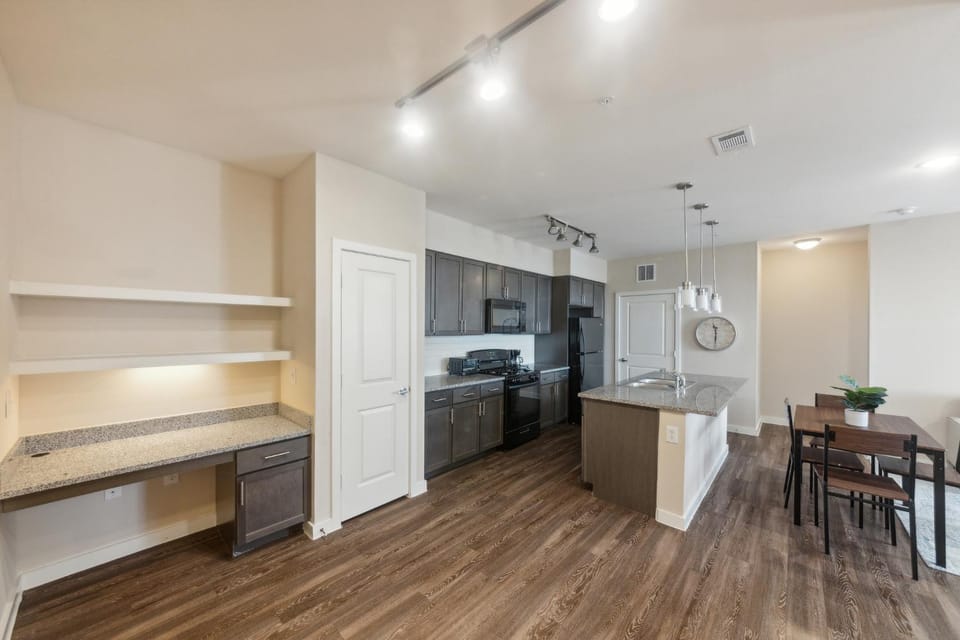 Cullen 5312 I New Construction 2Bd Apt I Gated Apartment in Houston