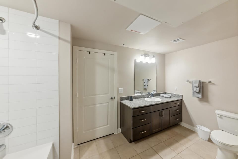 Cullen 6103 I New Construction 1Bd Apt I Gated Apartment in Houston