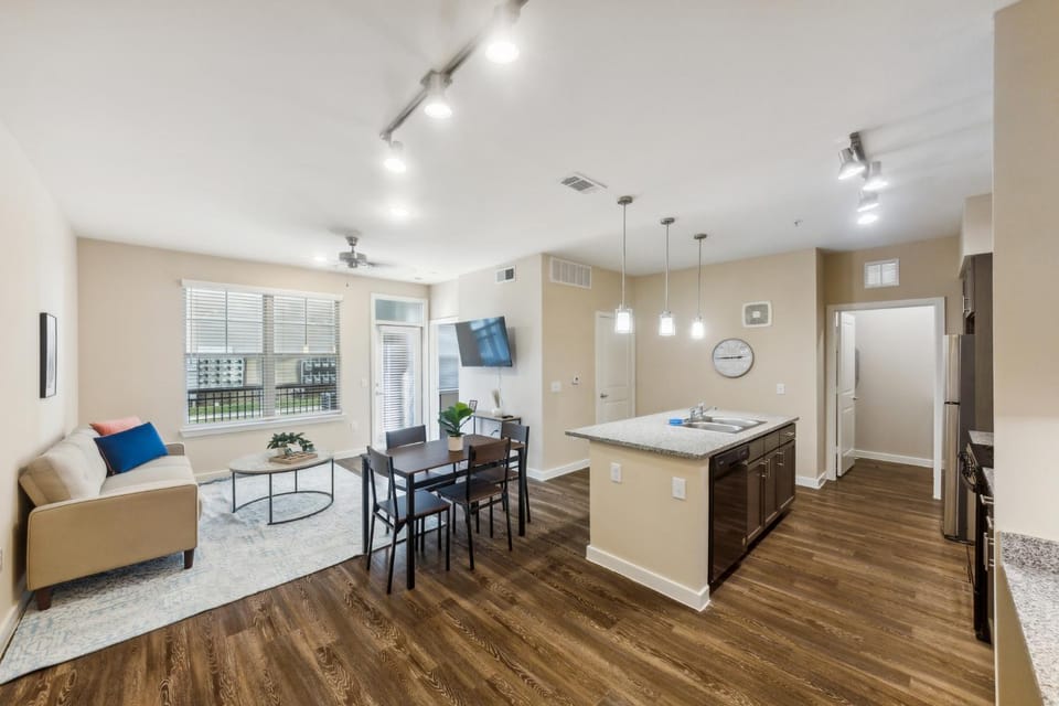 Cullen 6103 I New Construction 1Bd Apt I Gated Apartment in Houston