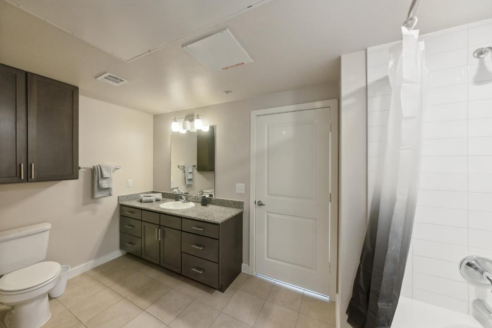 Cullen 8206 I New Construction 1Bd Apt I Gated Apartment in Houston