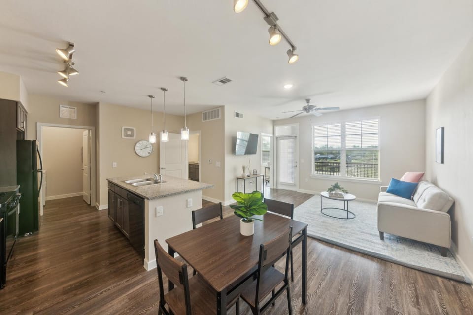 Cullen 8206 I New Construction 1Bd Apt I Gated Apartment in Houston
