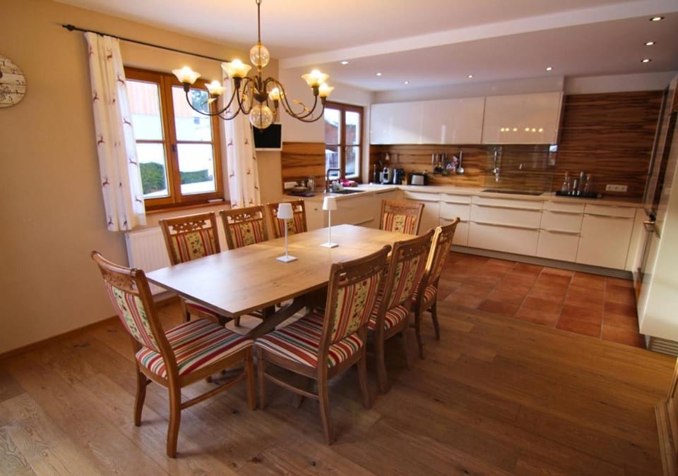 Living room, Communal kitchen