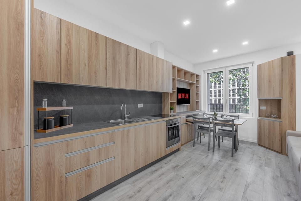 Kitchen or kitchenette, Dining area, dishwasher, oven, stove