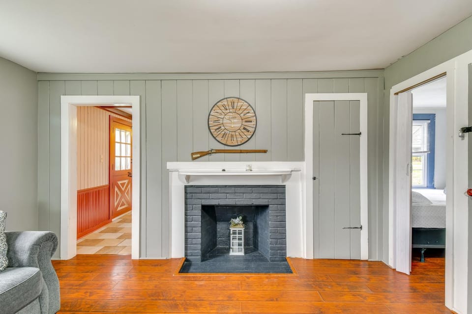 5 Mi to Lake Ontario: Mexico Home w/ Seasonal Pool House in New York