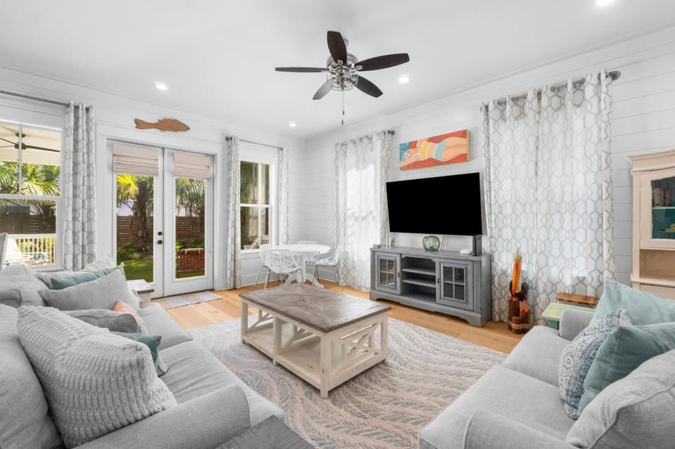 TV and multimedia, View (from property/room), Living room, Seating area