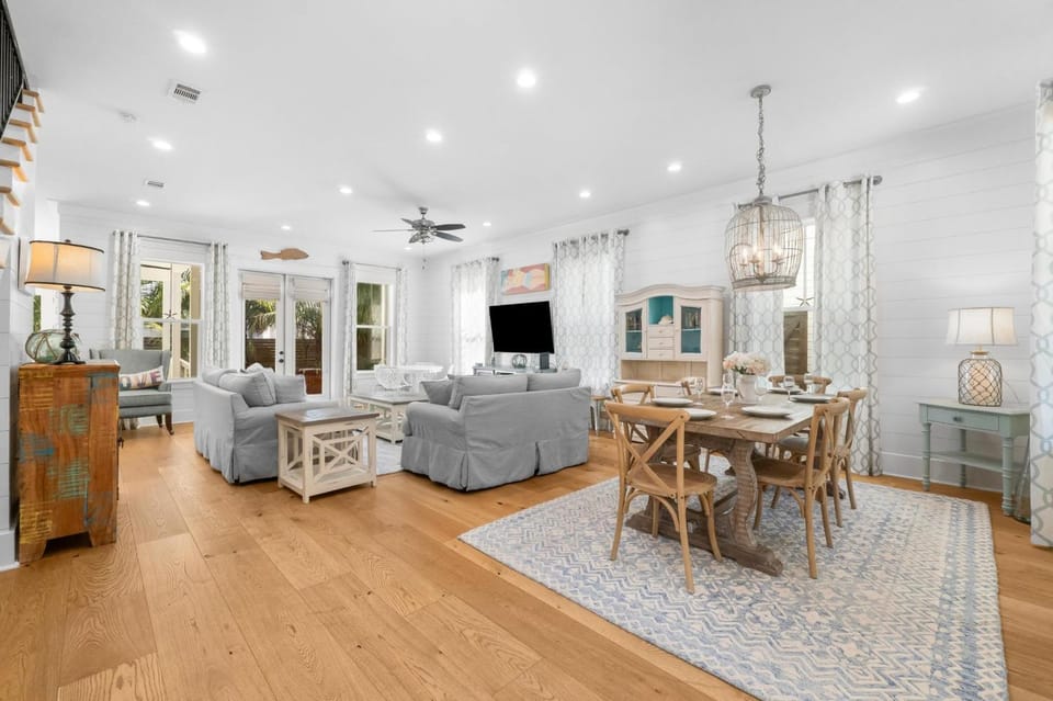 TV and multimedia, Living room, Decorative detail, Seating area, Dining area