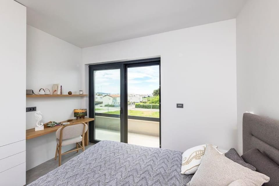 Chandra villa, stylish seaside stay with private salt 10 m pool Villa in Novigrad