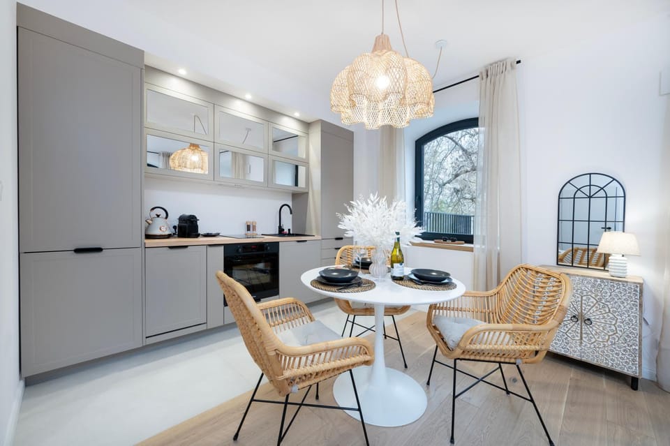 Kitchen or kitchenette, Living room, Seating area, Dining area, stove