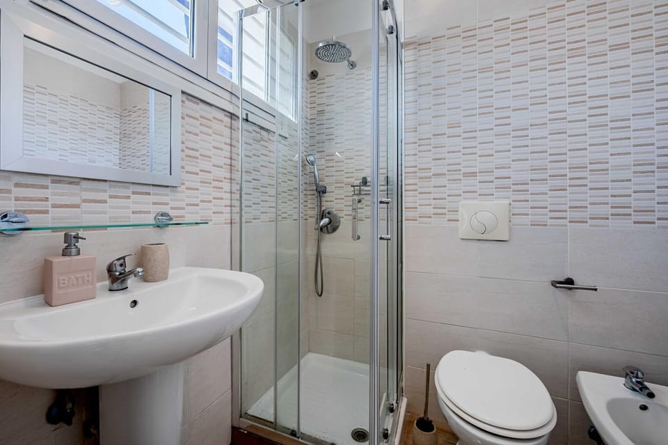 Shower, Toilet, Bathroom, bidet