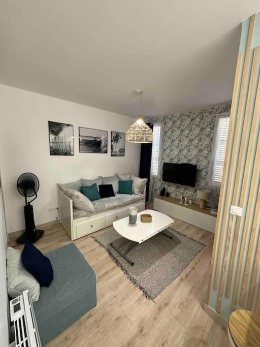 Cosy cottage by Alice Les bords de mer Turquoise Apartment in La Ciotat