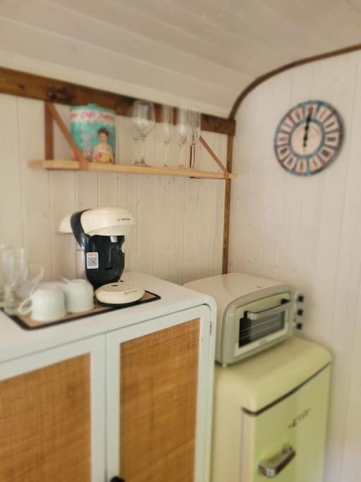 Kitchen or kitchenette, oven