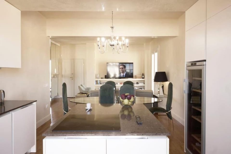 Kitchen or kitchenette, Living room, Seating area, Dining area, oven, stove