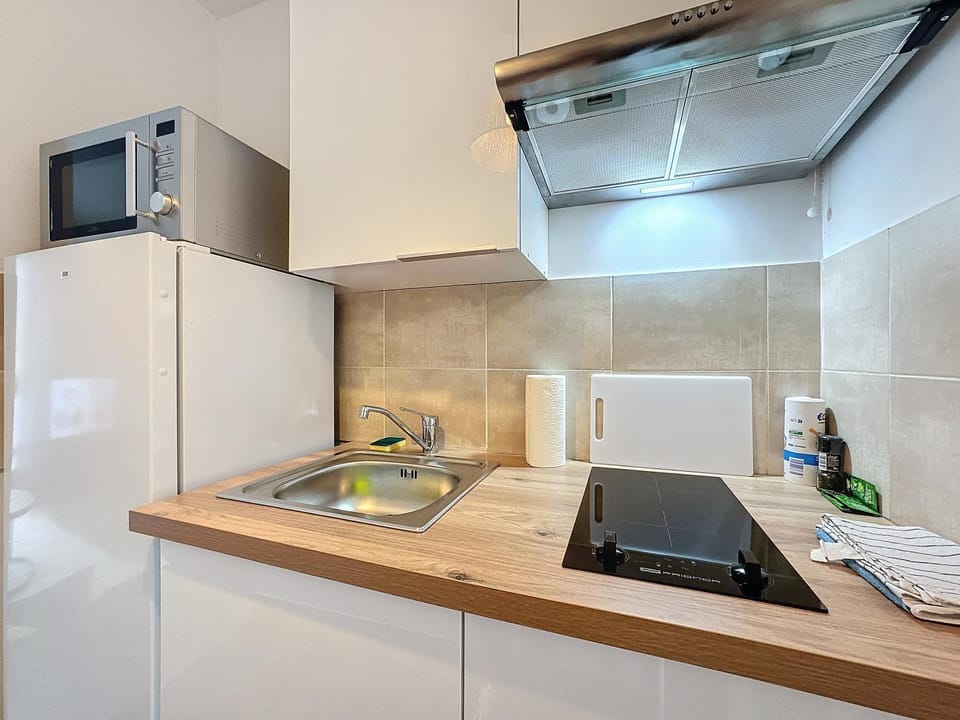 Kitchen or kitchenette, stove
