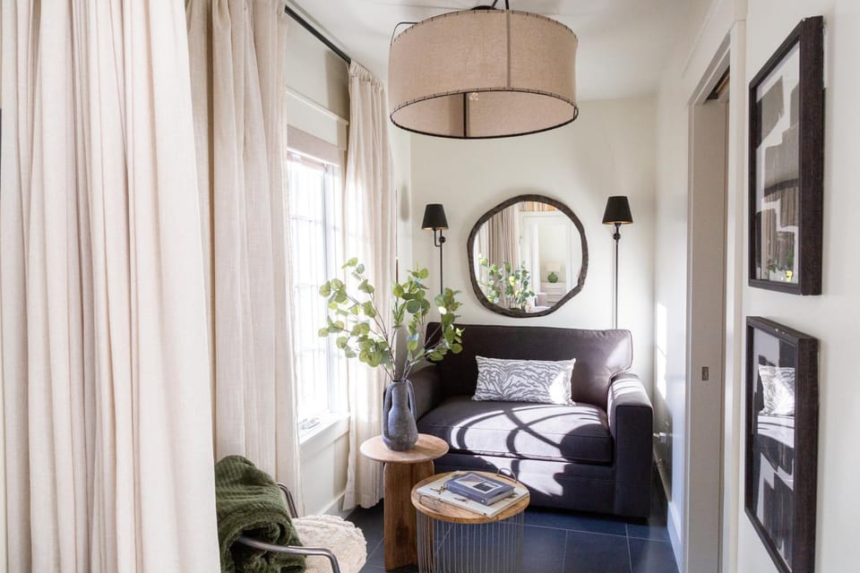 Living room, Seating area