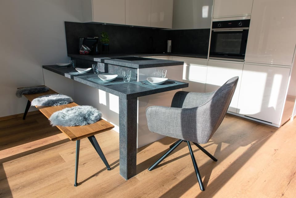 Kitchen or kitchenette, Dining area, stove