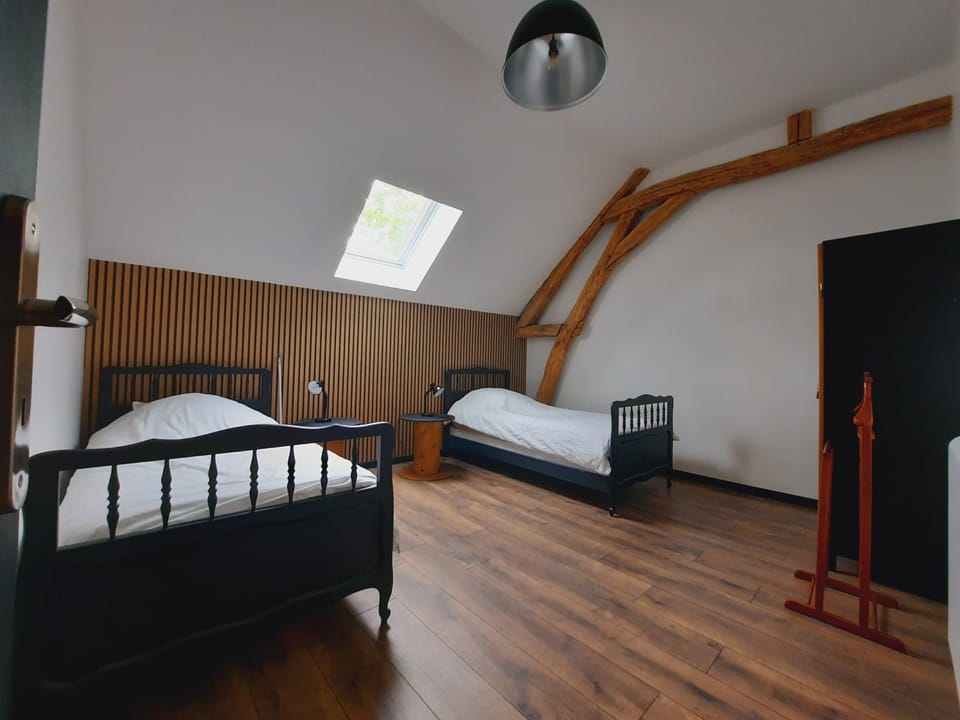 Photo of the whole room, Bedroom