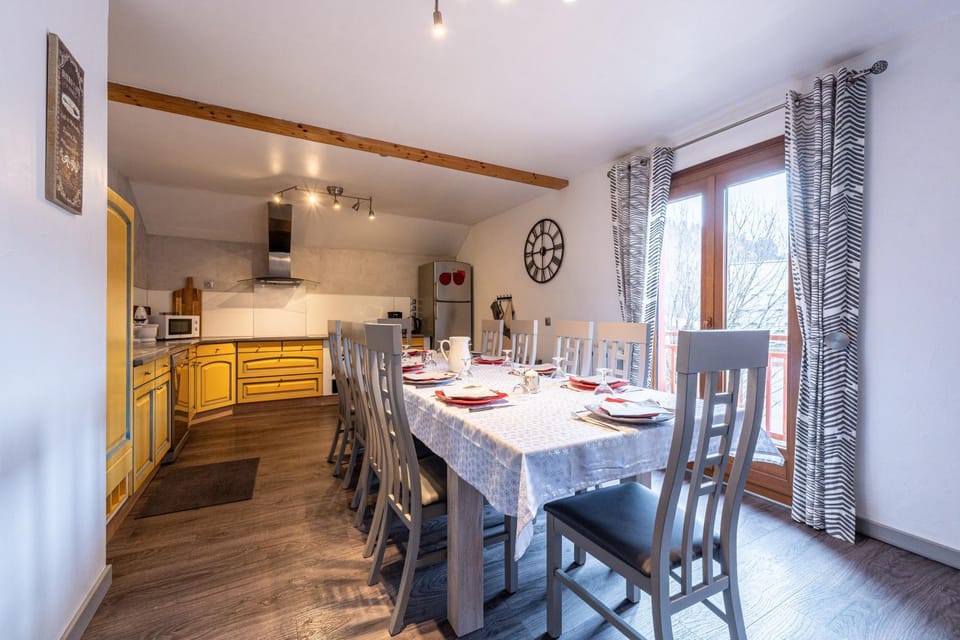Property building, Kitchen or kitchenette, Living room