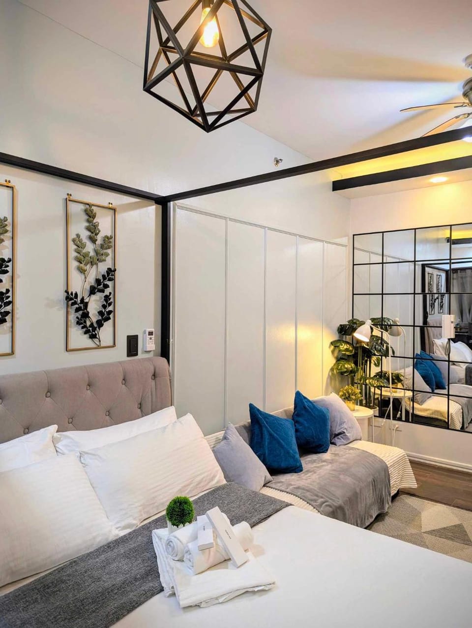 AIR RESIDENCES Makati Netflix plus 200 mbps digital door lock Apartment in Pasay