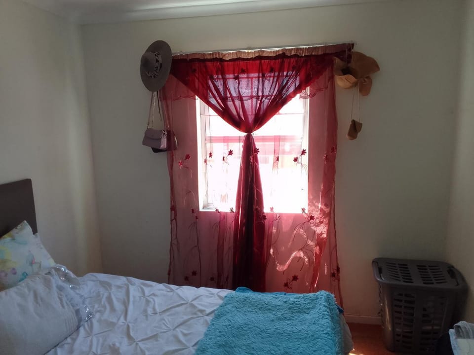 Nortey is palace Apartment in Cape Town
