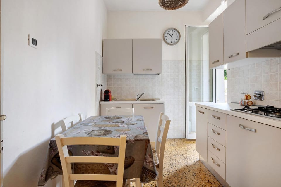 Property building, Kitchen or kitchenette, Living room