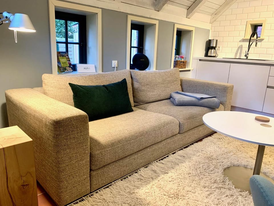 Kitchen or kitchenette, Living room, Seating area