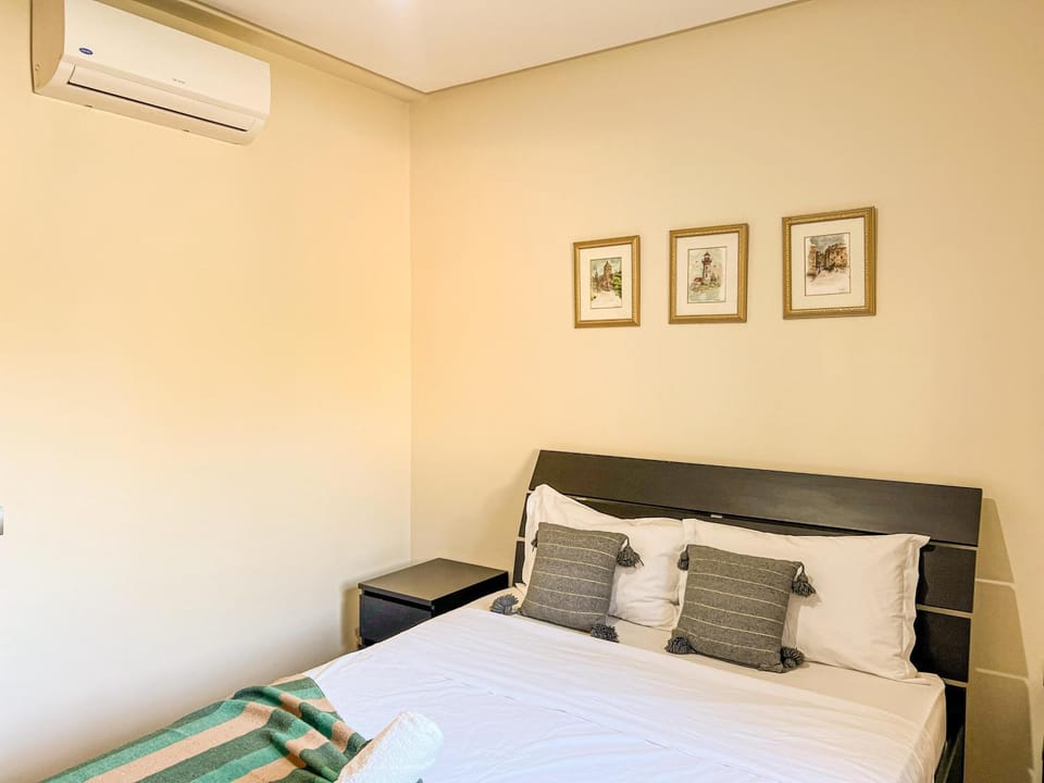 Bed, Photo of the whole room, Bedroom, air conditioner