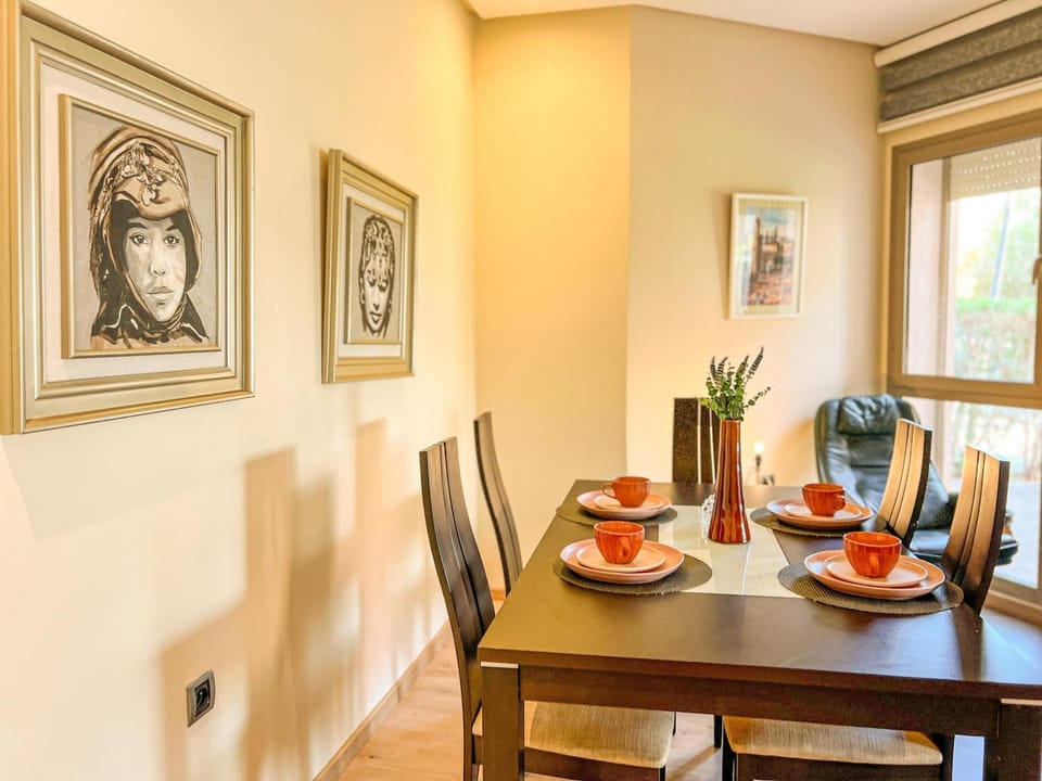Decorative detail, Seating area, Dining area