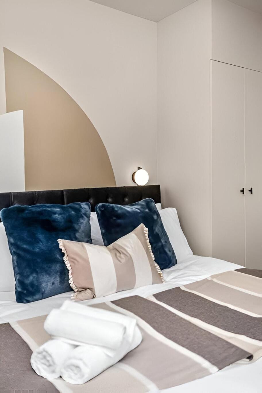 Bed, Bedroom, towels, wardrobe