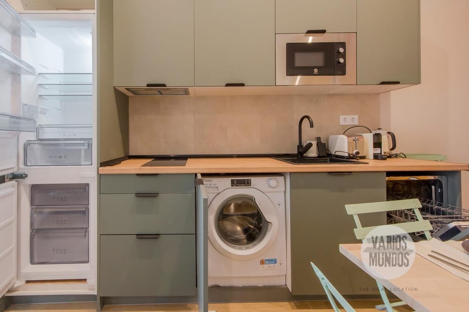 Kitchen or kitchenette, dishwasher, washing machine