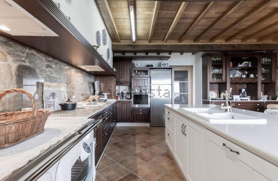 Kitchen or kitchenette, dishwasher, pet friendly, stove
