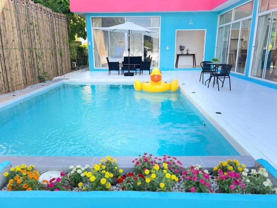 Swimming pool, sunbed