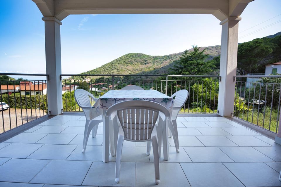 Day, Natural landscape, View (from property/room), Balcony/Terrace, Dining area, Mountain view